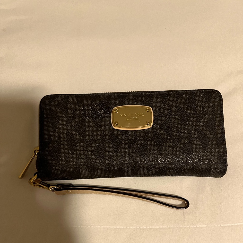 Michael Kors logo wallet